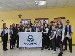 Студентка Горного университета в гостях у десятиклассников Волховской СОШ 1